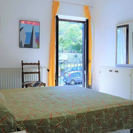 Circe Casa Vacanza - Centro Storico - 650 Mt Dal Mare *